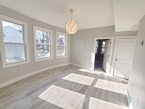 4th image of 148 N 15th St #2M
