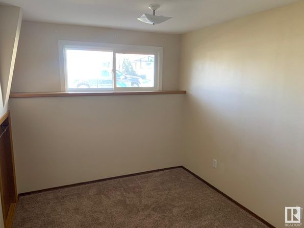 33 Greystone Cres, Strathcona County, AB T8A 3E3