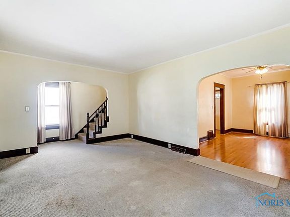 5th image of 927 Ogden Ave
