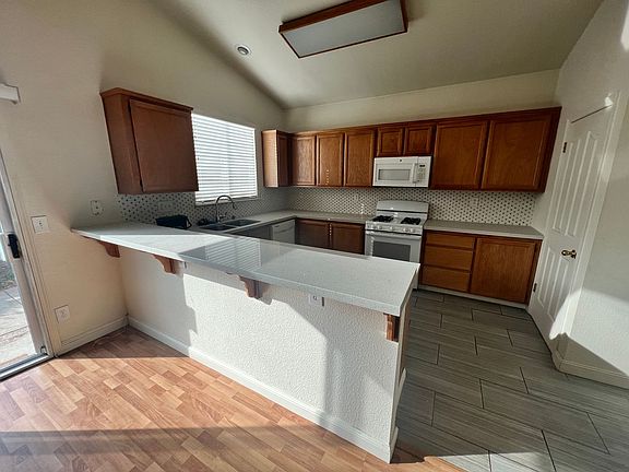 2nd image of 779 Tuliamore Ct