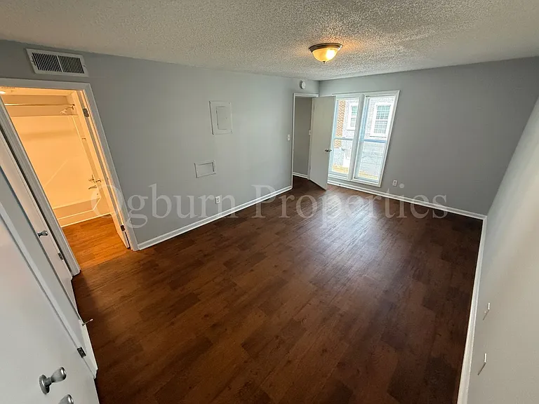 1426 Glade St — Photo 6