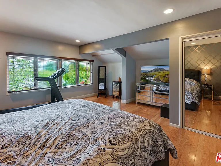 3740 Lankershim Blvd — Photo 9