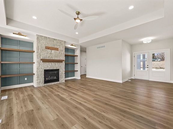 4th image of 980 17th Ave SW