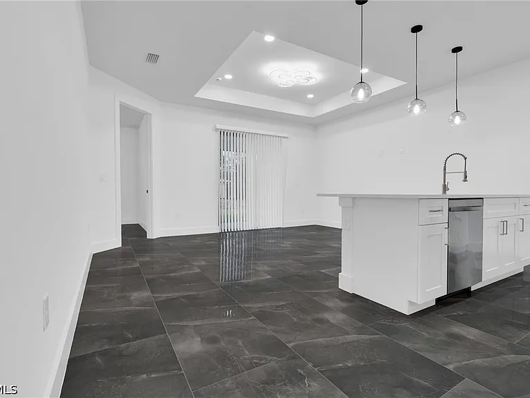 111 Harry Ave S #109 — Photo 28