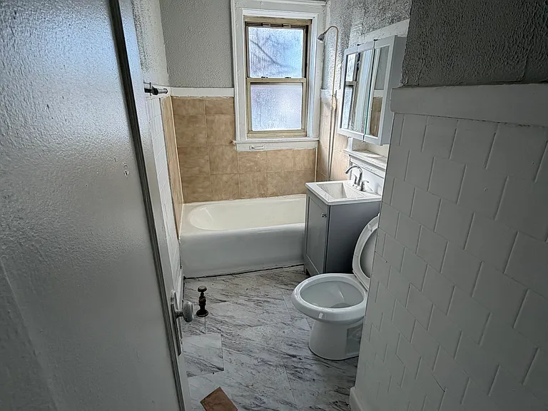 1248 W 83rd St #2 — Photo 4