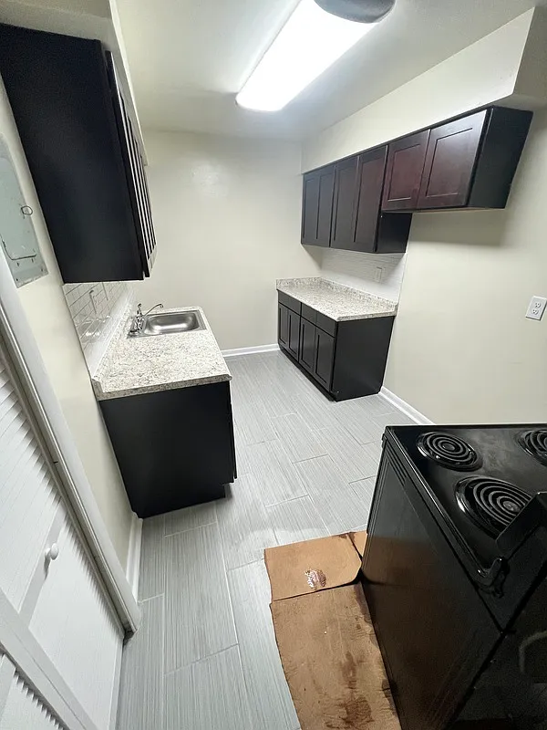 1 bed, 1.0 bath, $995 — Photo 2