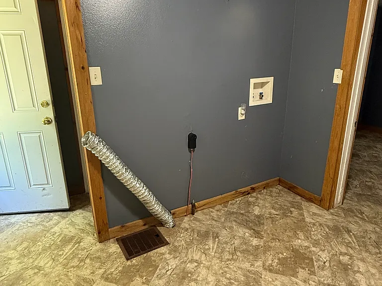 Washer/Dryer hook-ups in Bathroom