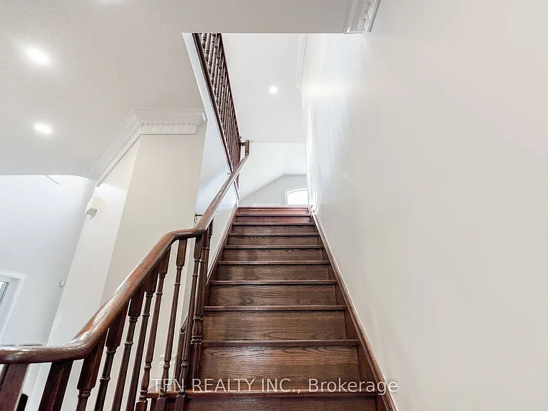 1648 Pennel Dr #UPPER — Photo 25