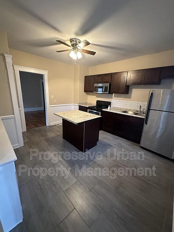 3 bed, 1.0 bath, 1000 sqft, $1,675 — Photo 1
