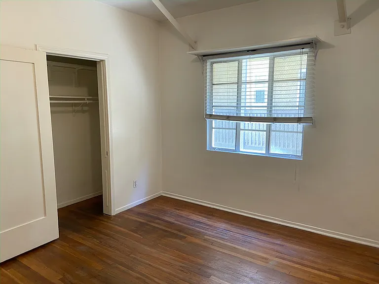 908 4th St #14 — Photo 3