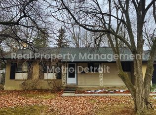 29822 Rock Creek Dr, Southfield, MI 48076