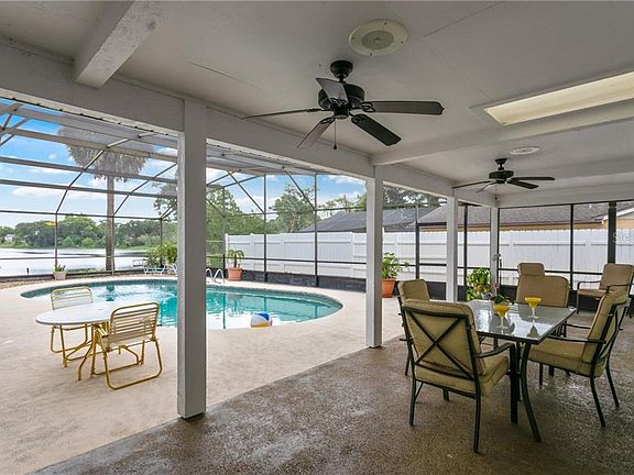 5th image of 582 Queens Mirror Cir