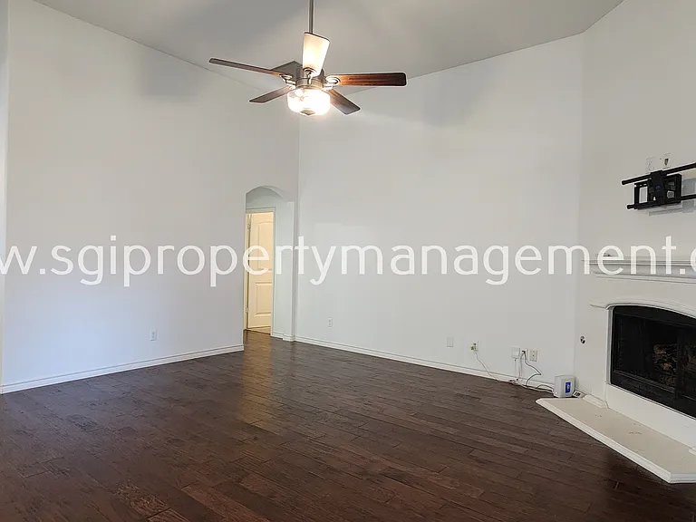 1369 Crescent Cove Dr — Photo 12