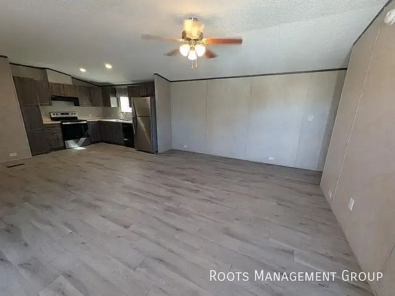 4th image of 700 E 6th St #144