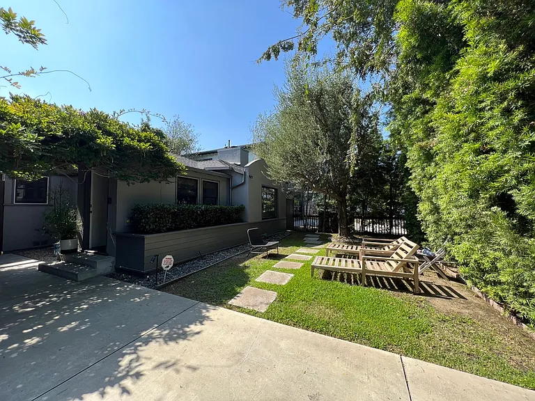4161 Beethoven St — Photo 38