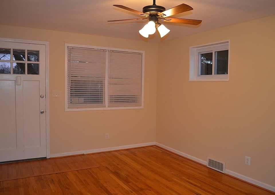 Entry/Living Room