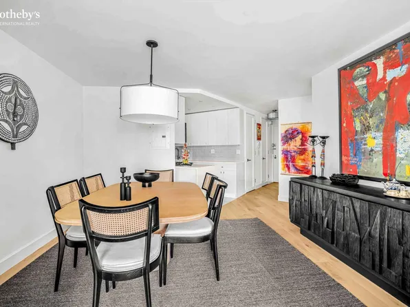 330 East 38th Street image 4 of 15