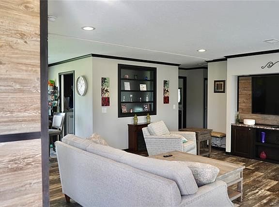 4th image of 2035 E Holbrook Cir