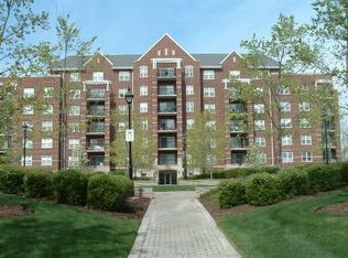 440 W Mahogany Ct UNIT 605, Palatine, IL 60067