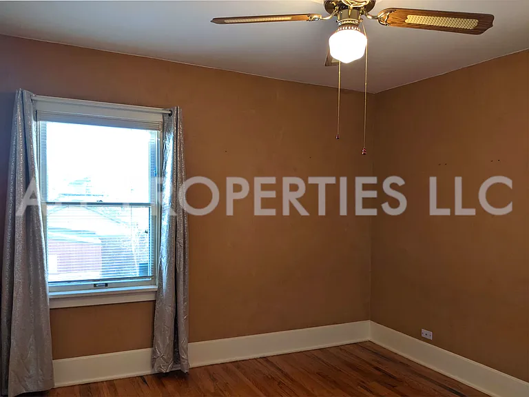 557 S Race St — Photo 19