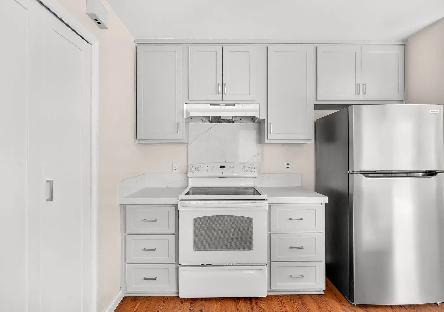 Fully Renovated Kitchen! Spacious 4 Bedroom Townhouse in the Heart of Mira Mesa! — Photo 2