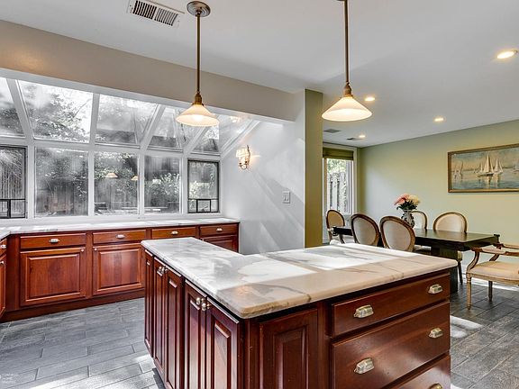 5th image of 1706 N Larrabee St #1706