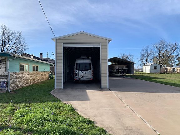 3rd image of 216 Post Oak Drive