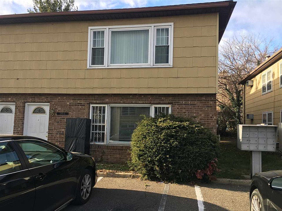 2nd image of 295A Clerk St #B1