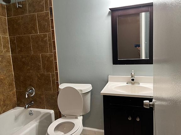 5th image of 30 Sandalwood Cir