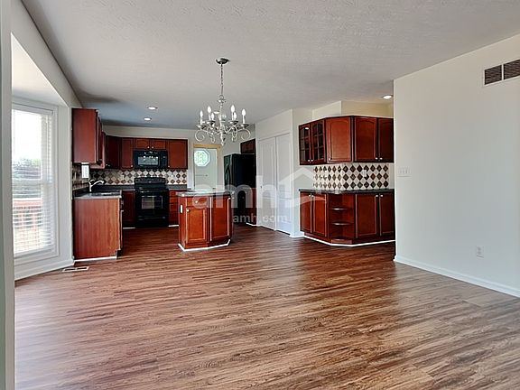 3rd image of 2689 Leslie Lee Ct