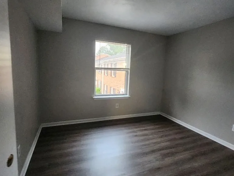 828 Spencer Ct — Photo 4