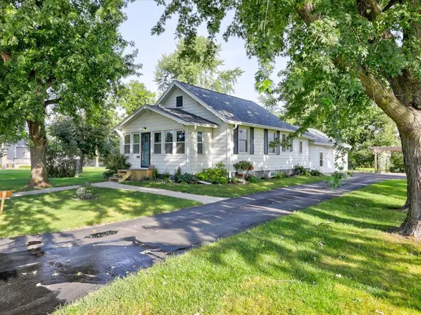 502 E 2nd St, Woodward, IA 50276