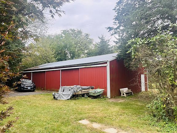2nd image of 1994 N 2753rd Rd