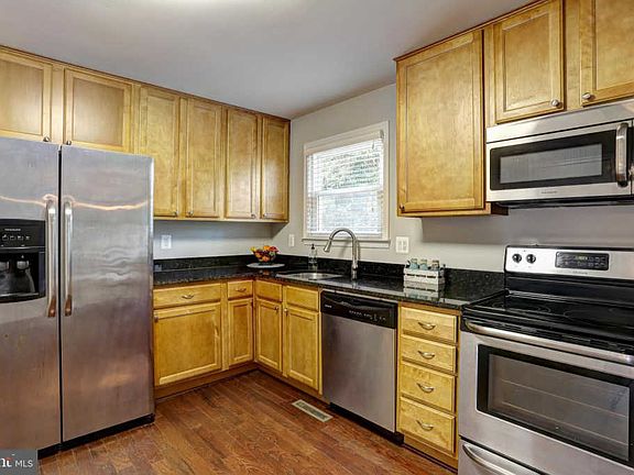 3rd image of 136 Foxtail Ct