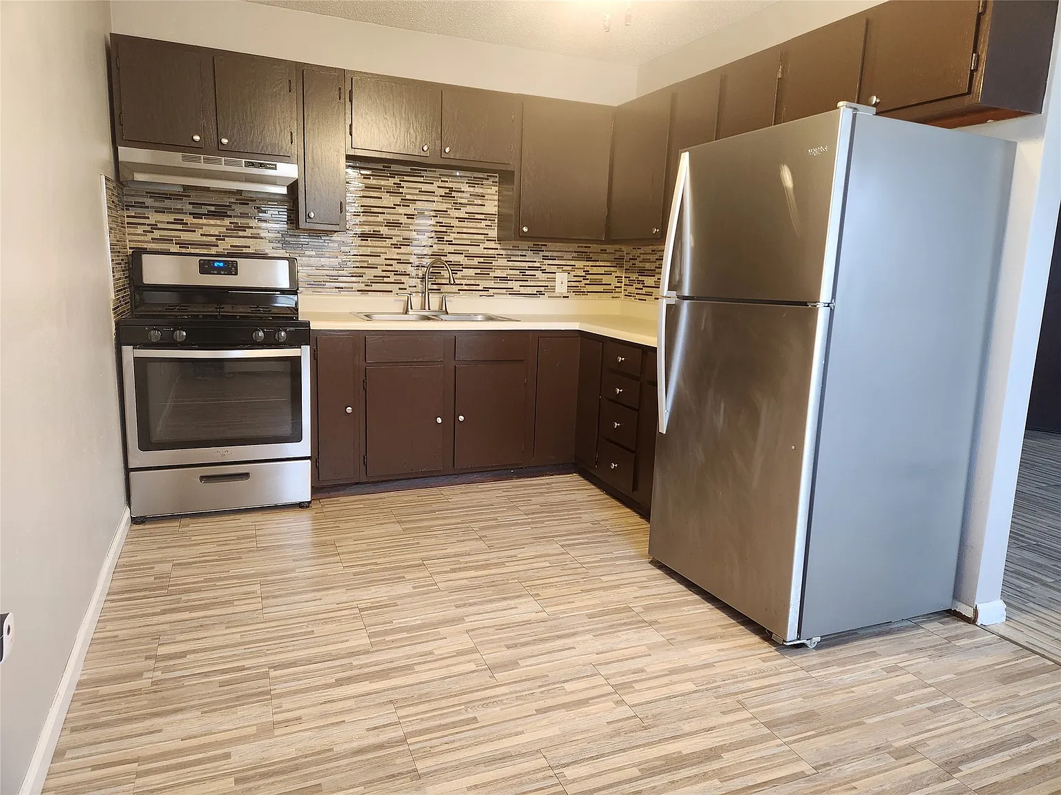 2 bed, 1.0 bath, 850 sqft, $1,000 — Photo 2