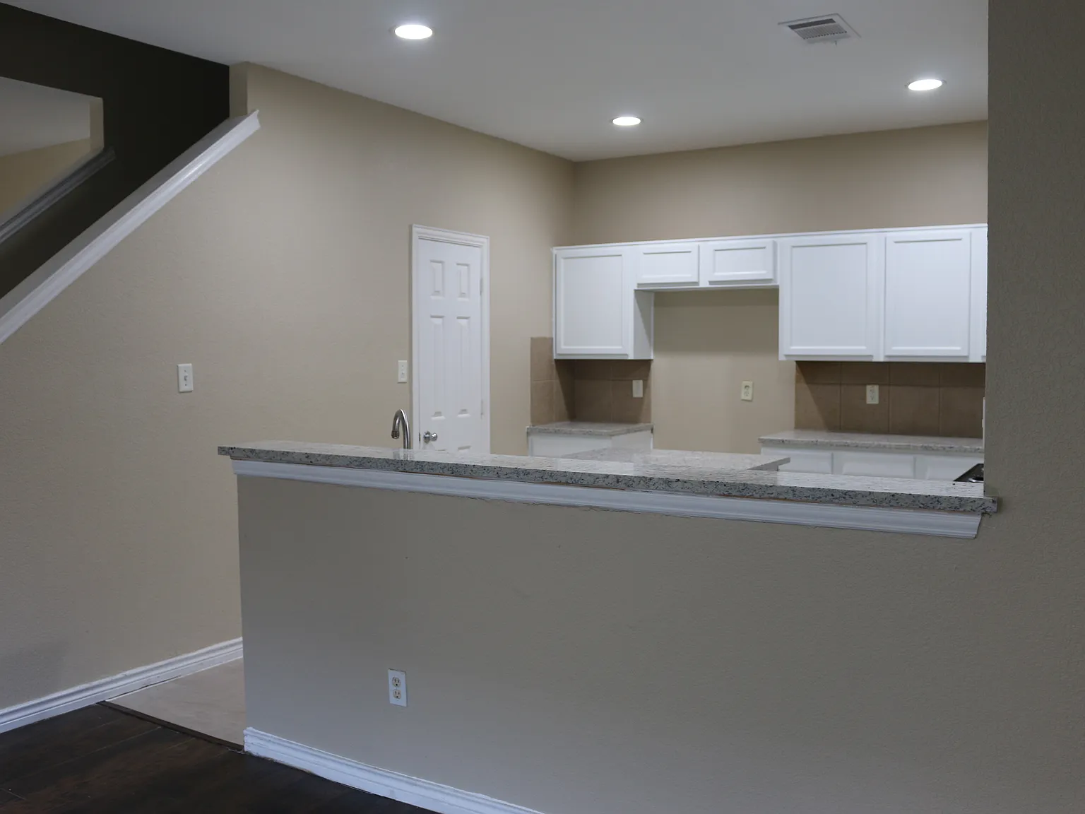3 bed, 2.5 bath, 1893 sqft, $2,350 — Photo 3
