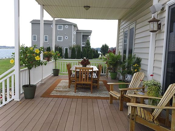 Super large bay front deck 