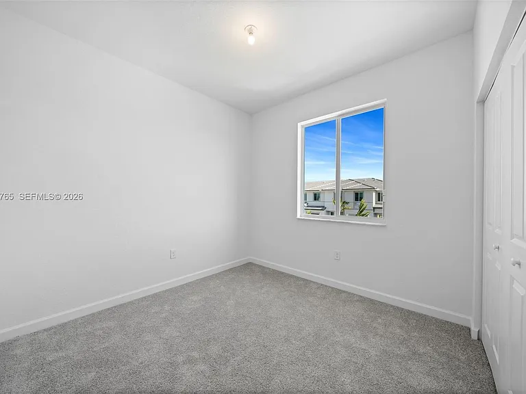 715 SE 15th St — Photo 30