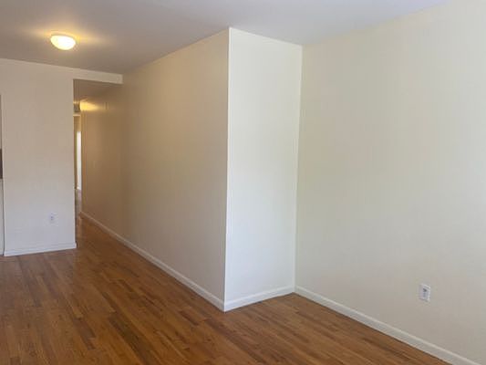 3rd image of 868 Jefferson Ave #2B