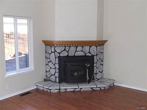 4th image of 520 Meadow Glen Dr