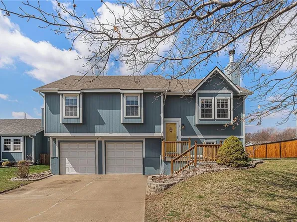 642 S Deerfield Dr, Bonner Springs, KS 66012