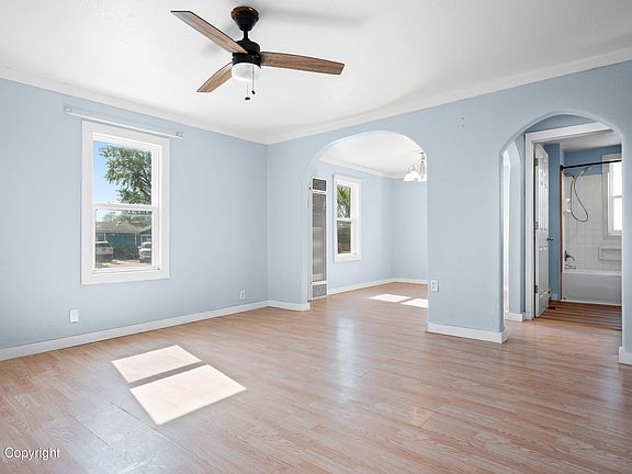 5th image of 510 E 3rd St