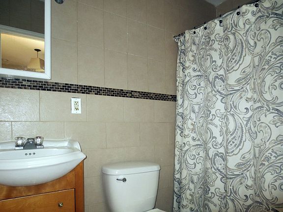 5th image of 863 Hancock St #2A