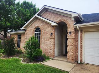 8030 Mourning Dove Dr, Arlington, TX 76002