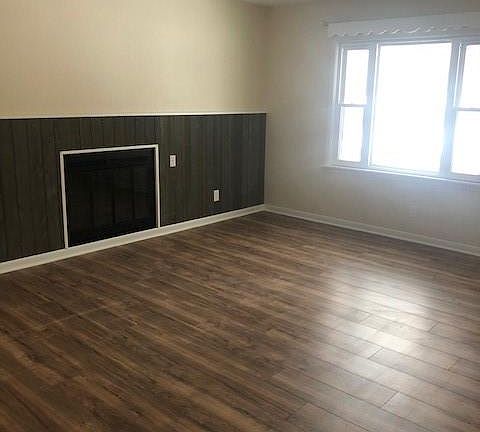 5th image of 3065 N Bender Ave