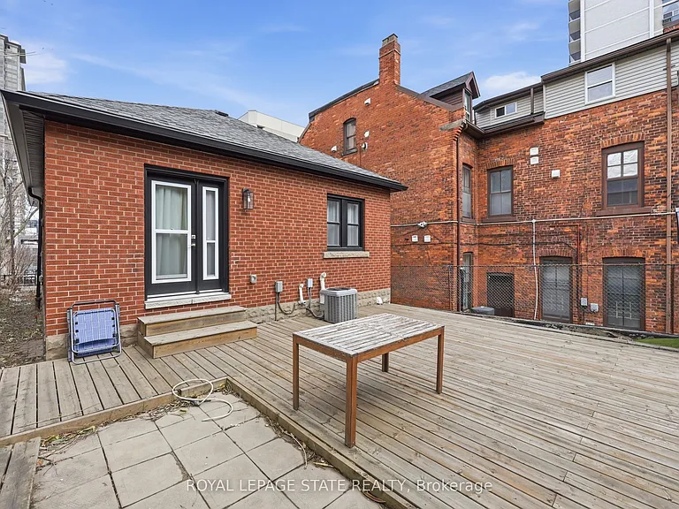 129 Jackson St W — Photo 23