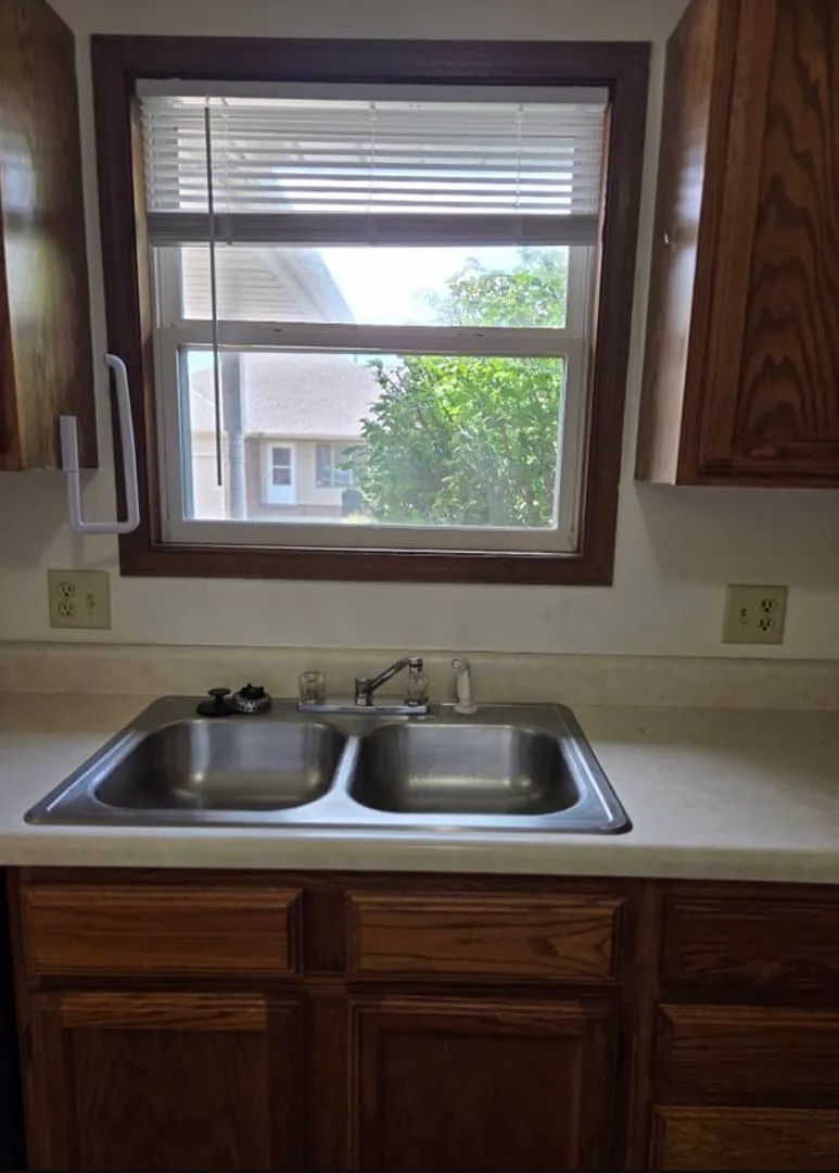 2 bed 1 bath duplex w/ garage! — Photo 4