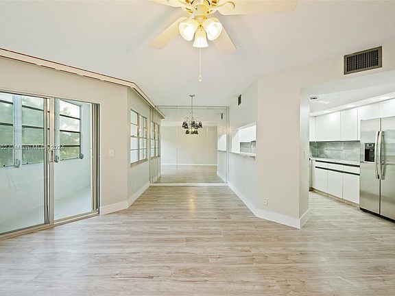 5th image of 700 SW 128th Ave APT 302C