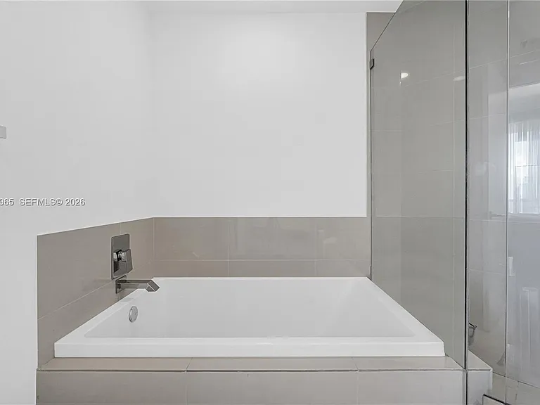 45 SW 9th St #2901 — Photo 13