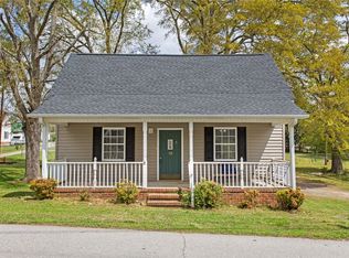 16 Adger St, Pelzer, SC 29669